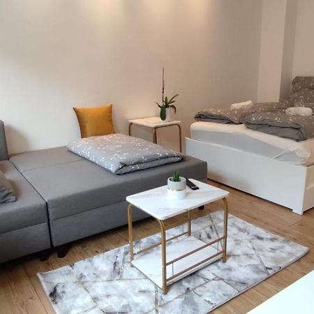 Privatzimmer-2 In Ruhiger Lage 9Min Von Hbh Нюрнберг Екстериор снимка